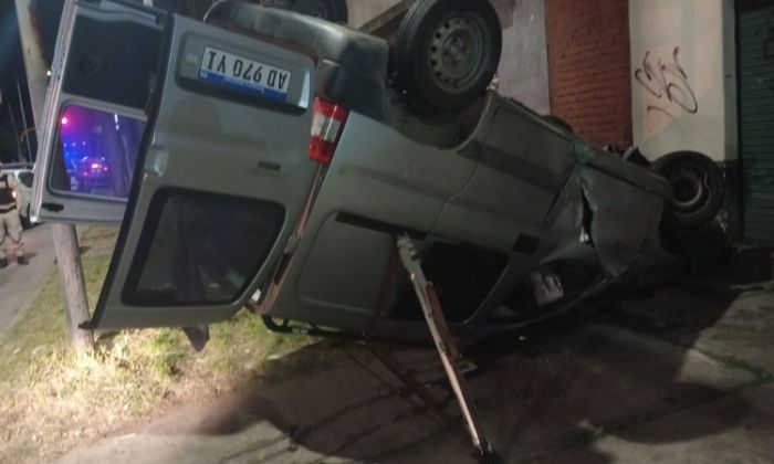 Berazategui – Persecución y vuelco – Dos detenidos por varios robos